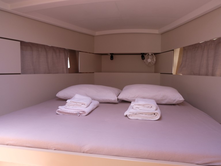 Bénéteau Oceanis 38.1 a louer à Fethiye