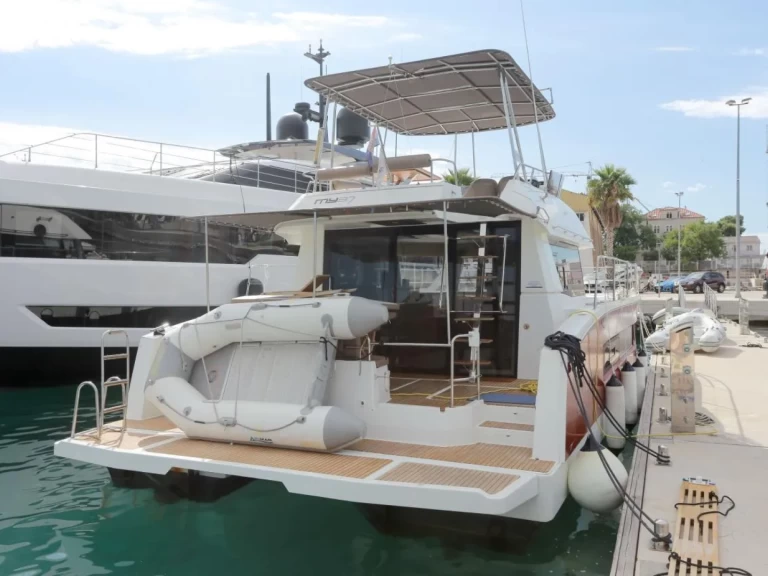 Location Bateau à moteur Fountaine Pajot avec permis