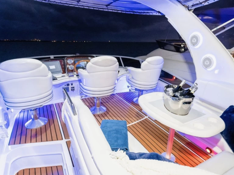 Location bateau Sea Ray Sea Ray 480 Sundancer à Miami Beach sur Samboat