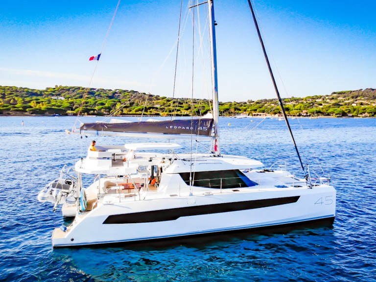Location bateau Leopard Catamarans / Robertson & Caine Leopard 45 à Toulon sur Samboat