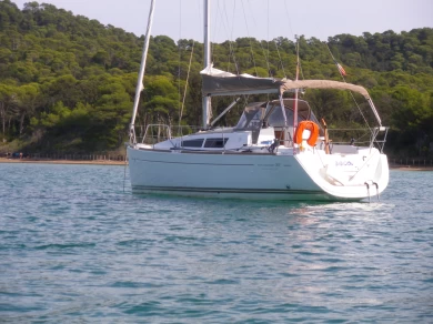 Alquiler de Jeanneau Sun Odyssey 30i en Toulon