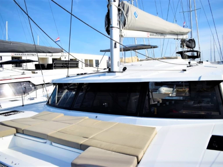 Fountaine Pajot Astrea 42 a louer à Pomer