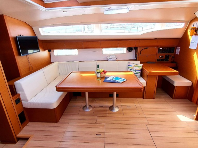 Location bateau Rhodes (Ville) pas cher Jeanneau 54