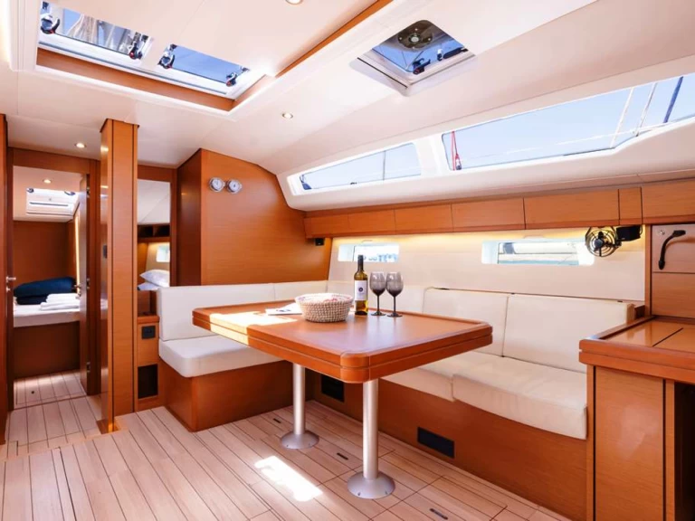 Louez un Jeanneau Jeanneau 54 à Néa Péramos