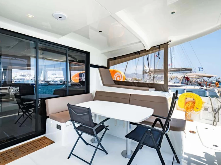 Location bateau Néa Péramos pas cher Lagoon 42