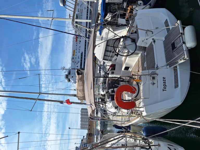 Location bateau Toulon pas cher Sun Odyssey 379