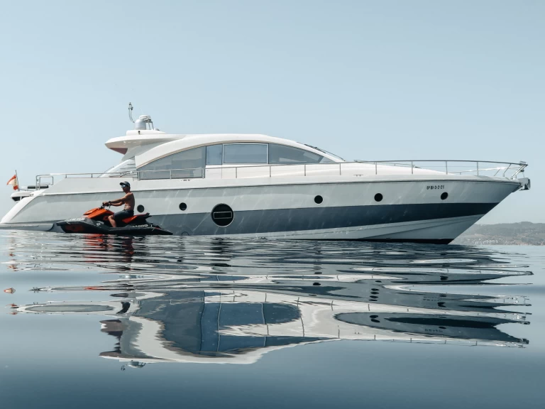 Louez un Aicon Aicon 72 SL à Palma de Majorque