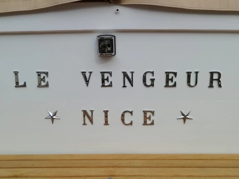 Bateau à moteur à louer à Cannes au meilleur prix