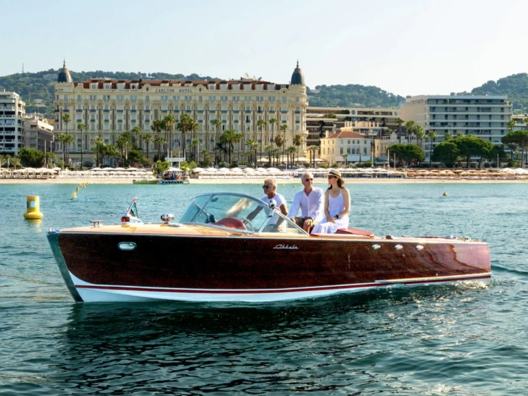 Bateau à moteur à louer à Cannes au meilleur prix