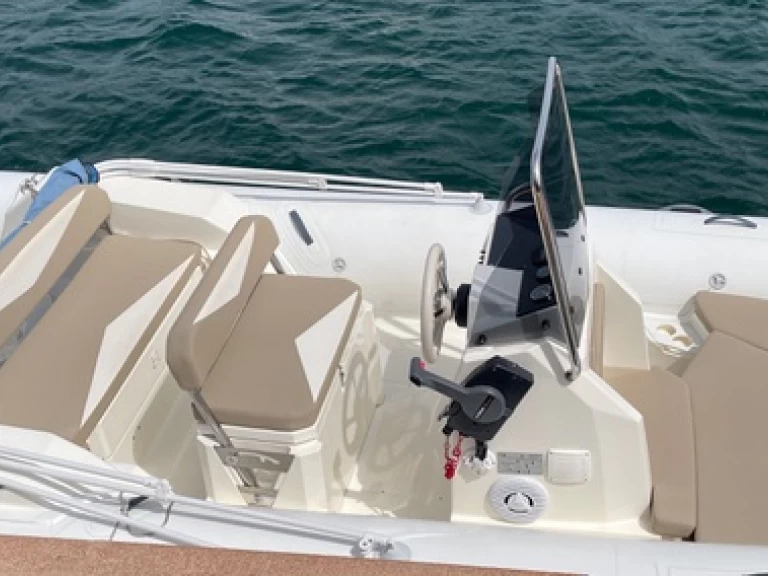 Location bateau Capelli Tempest 570 40 HP à Porto Cervo sur Samboat