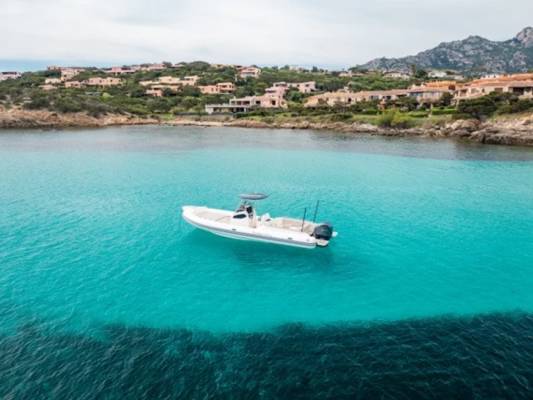  Capelli 900 Open 300 HP a louer à Poltu Quatu