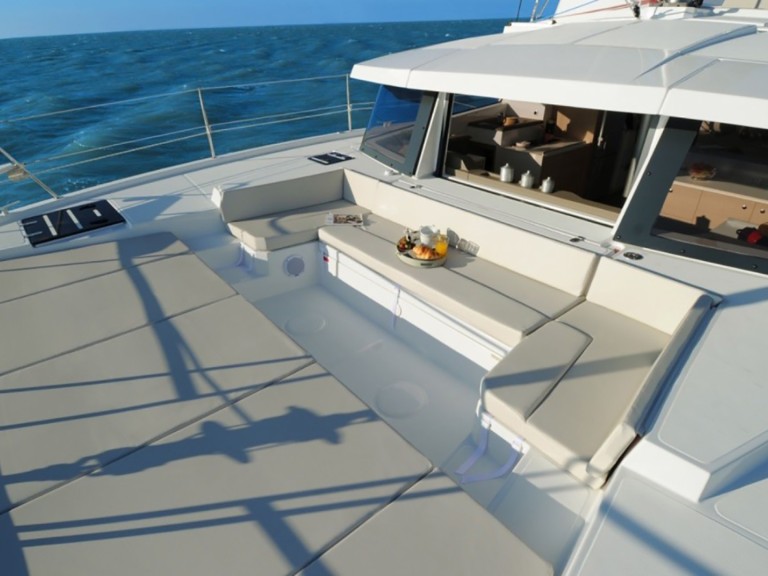 Catamaran à louer à Nettuno au meilleur prix