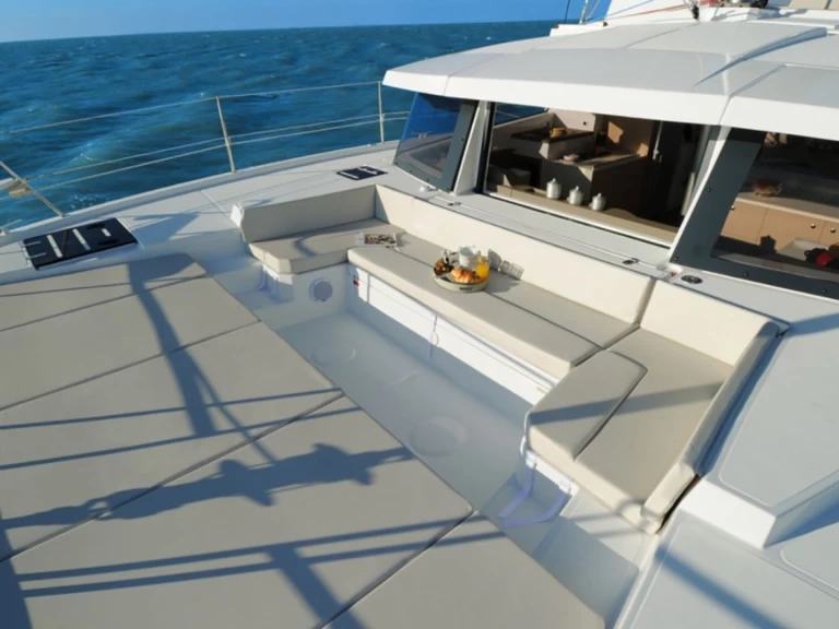 Catamaran à louer à Nettuno au meilleur prix