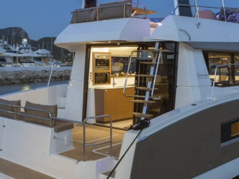 Louez un Fountaine Pajot Fountaine Pajot MY 37 à Primošten
