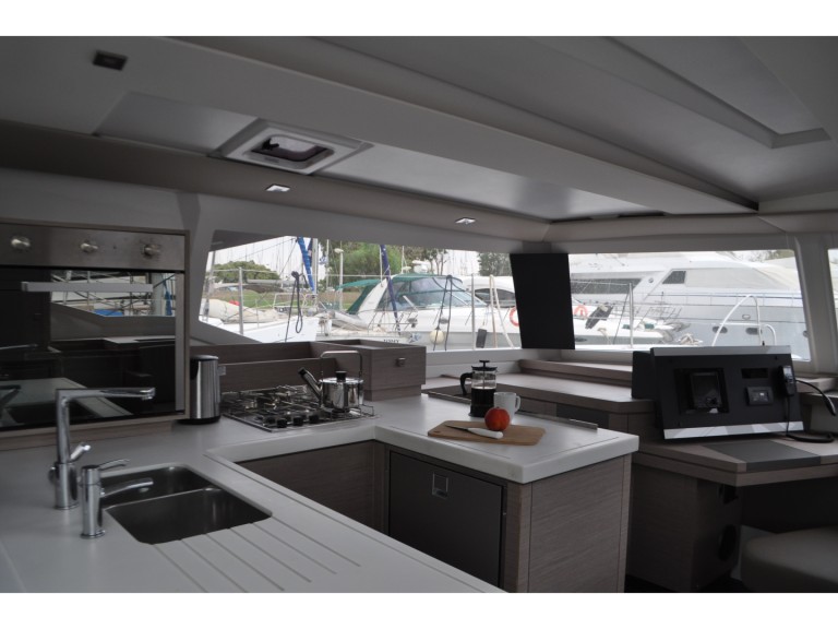 Louer Catamaran avec ou sans skipper Fountaine Pajot à Álimos