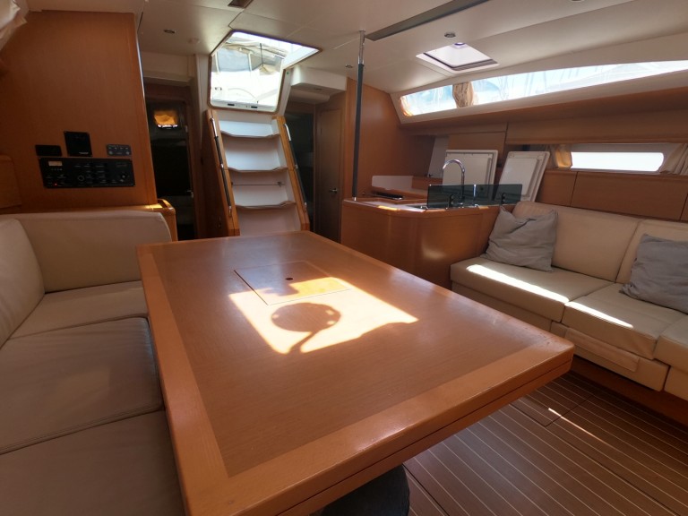 Louer Voilier avec ou sans skipper Jeanneau à Olbia