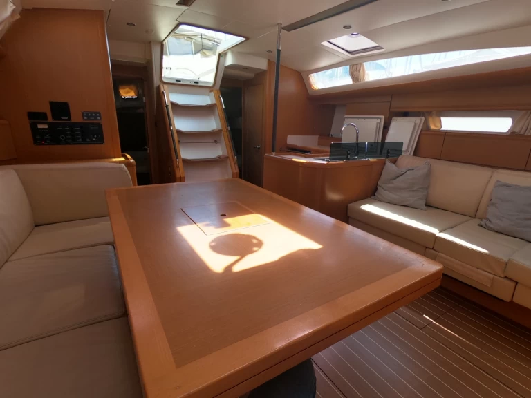 Louer Voilier avec ou sans skipper Jeanneau à Olbia