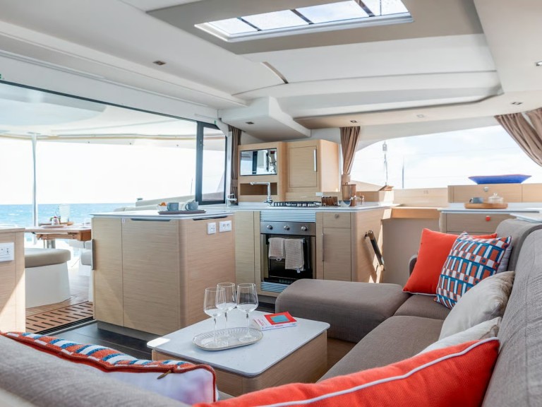 Location bateau Fountaine Pajot FP 44 à Gouviá sur Samboat