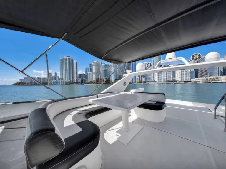 Location Yacht à Miami Beach - Uniesse 80 Regal 