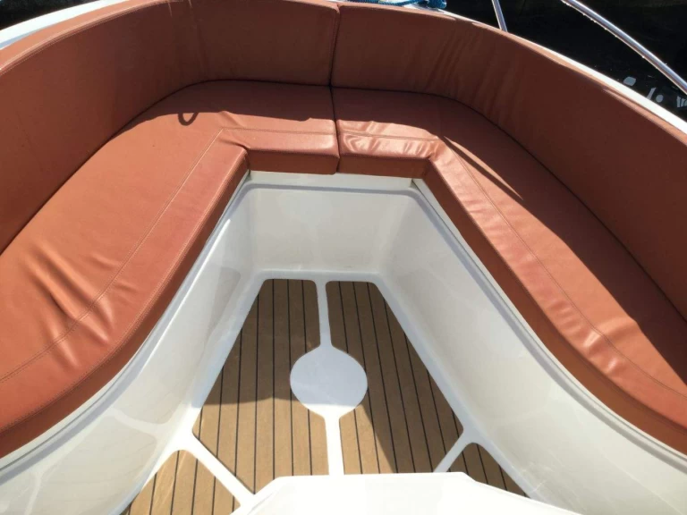 Location Bateau à moteur Okiboats avec permis