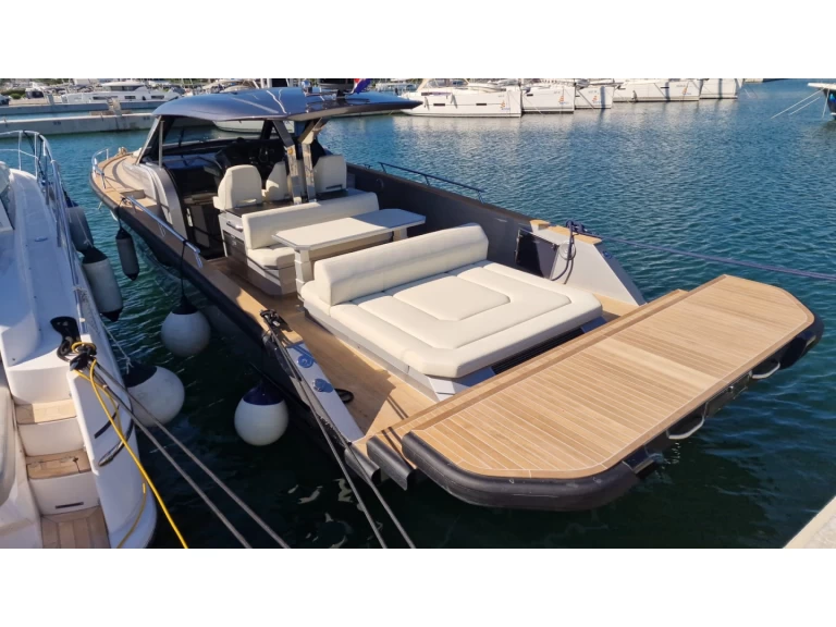 Location bateau Saint-Tropez pas cher Focus Forza 37