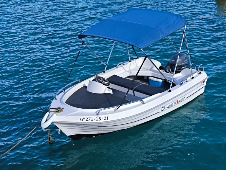 Location bateau Dipol D-400 F1RST à Ciutadella de Menorca sur Samboat