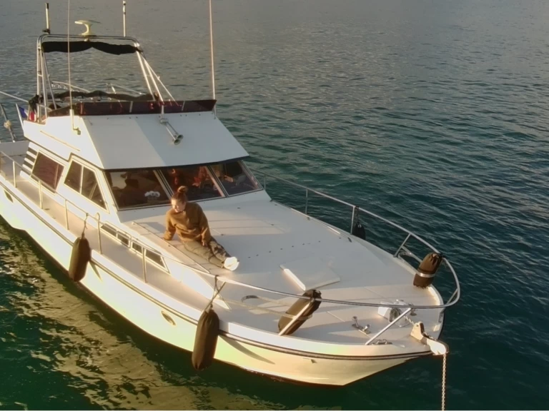 Location Bateau à moteur Guy Couach avec permis