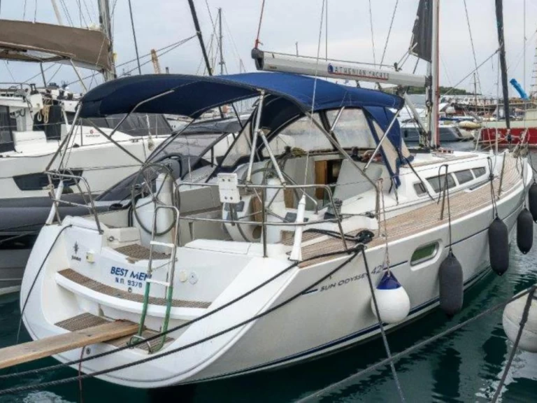 Louez un Jeanneau Sun Odyssey 42i à Neo Klima