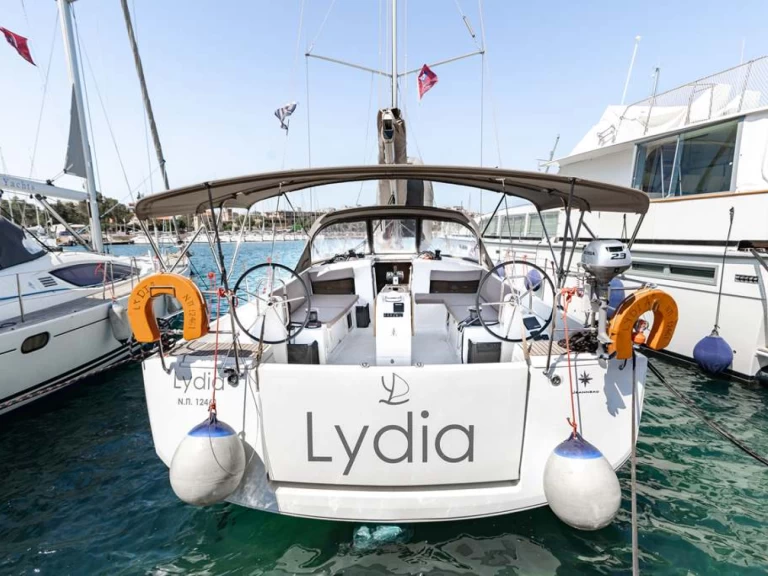 Location bateau Lávrio pas cher Sun Odyssey 490