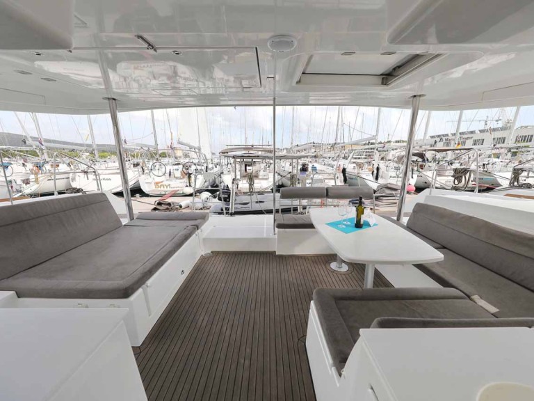 Catamaran à louer à Murter-Kornati au meilleur prix