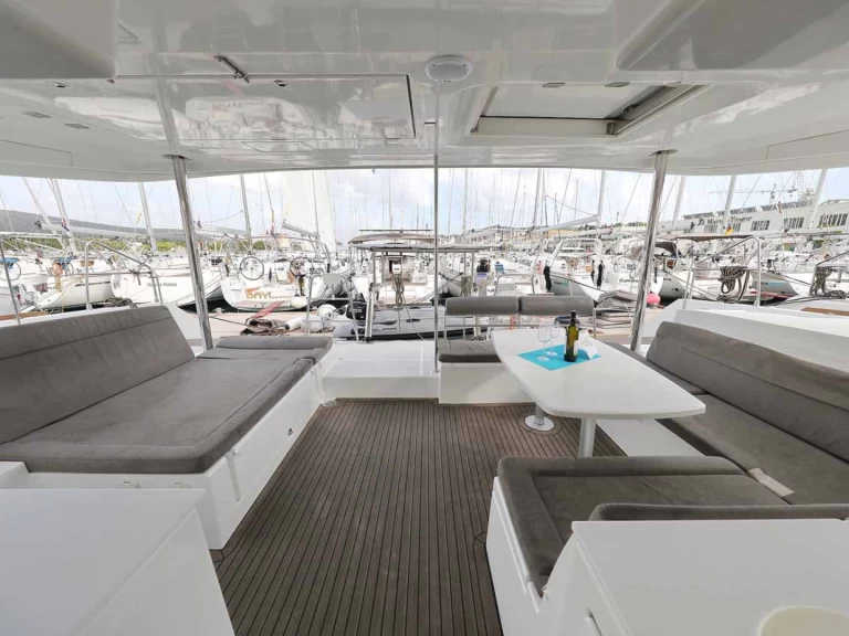 Catamaran à louer à Murter-Kornati au meilleur prix