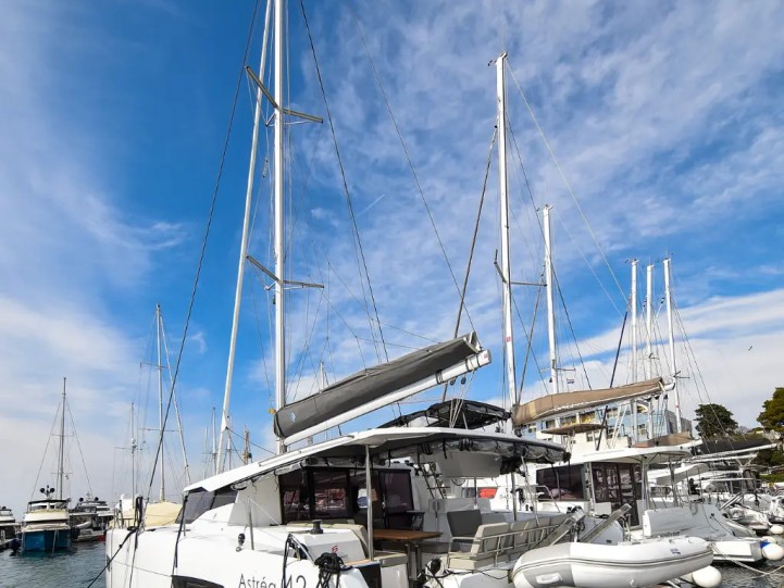 Location bateau Fountaine Pajot Astrea 42 à Ðuraševići sur Samboat