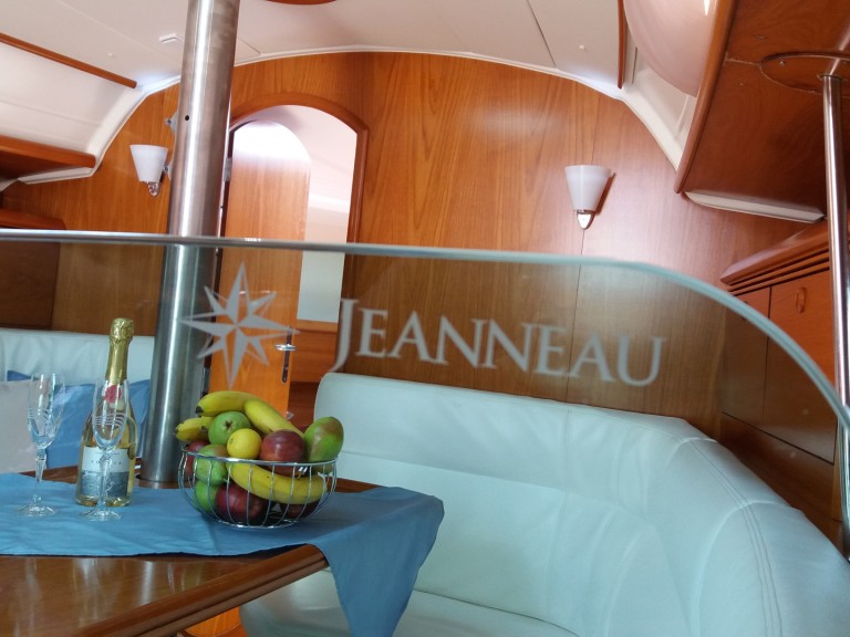 Voilier à louer à Néa Péramos au meilleur prix