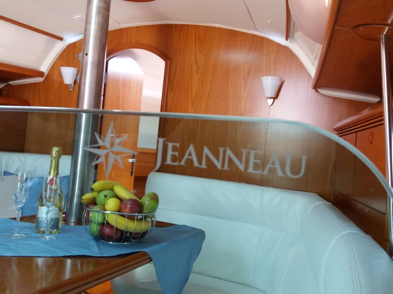 Voilier à louer à Néa Péramos au meilleur prix