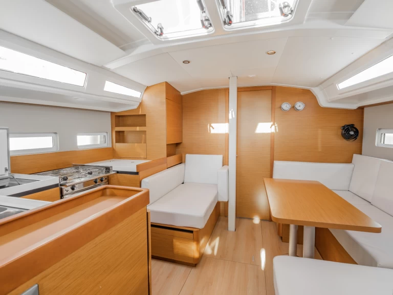 Location bateau Néa Péramos pas cher Sun Odyssey 410