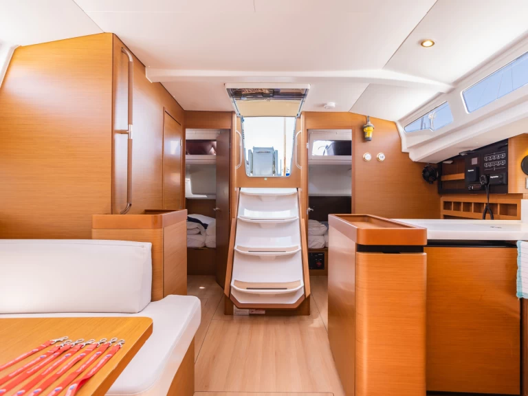 Location bateau Jeanneau Sun Odyssey 440 à Nidri sur Samboat