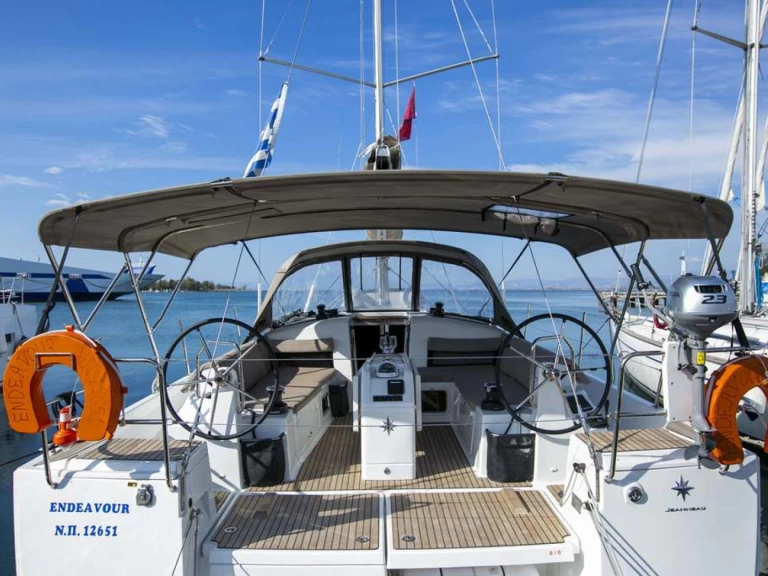 Louez un Jeanneau Sun Odyssey 440 à Neo Klima