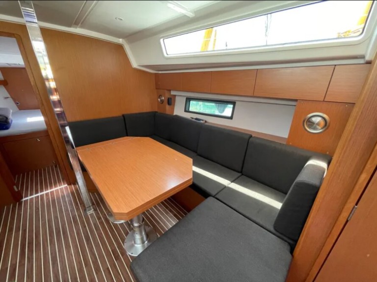 Voilier à louer à Álimos au meilleur prix