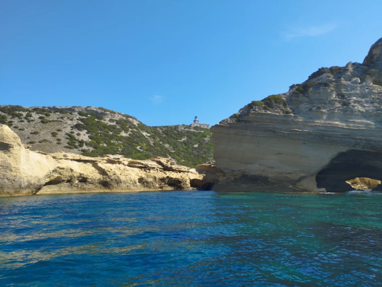 Location bateau Porto-Vecchio pas cher Cap Camarat 6.5 CC Serie 3