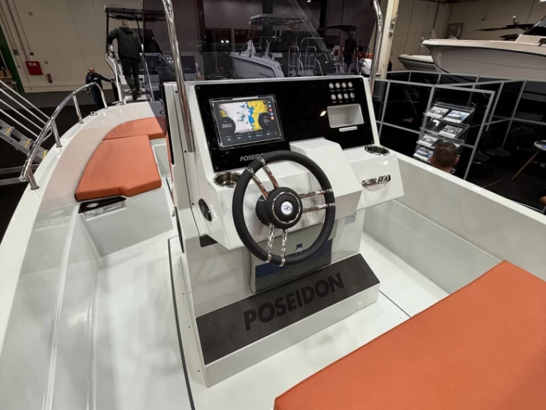 Louer Bateau à moteur avec ou sans skipper Poseidon à Trogir