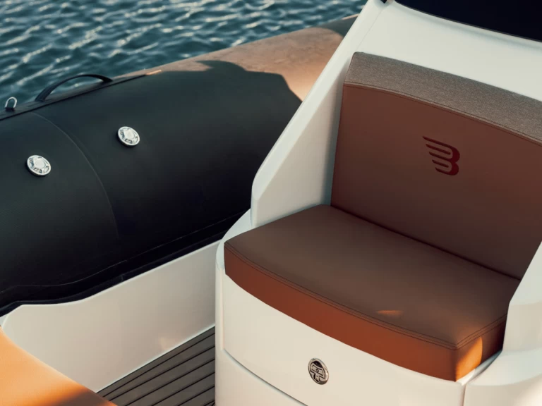 Location Bateau à moteur BREVA avec permis