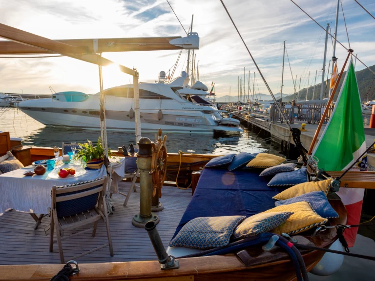 Louer Bateau à moteur avec ou sans skipper SIMEONI à Chiavari