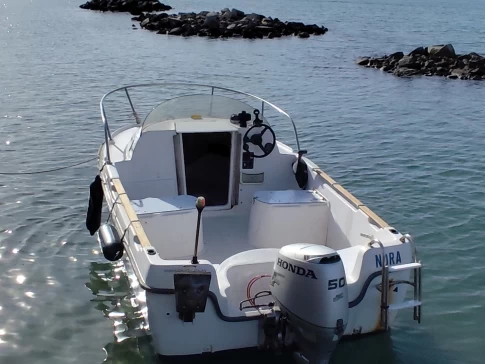 Bateau à moteur à louer à France au meilleur prix
