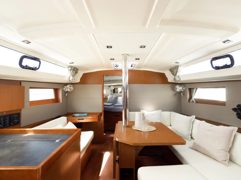 Bénéteau Oceanis 41.1 a louer à Kos