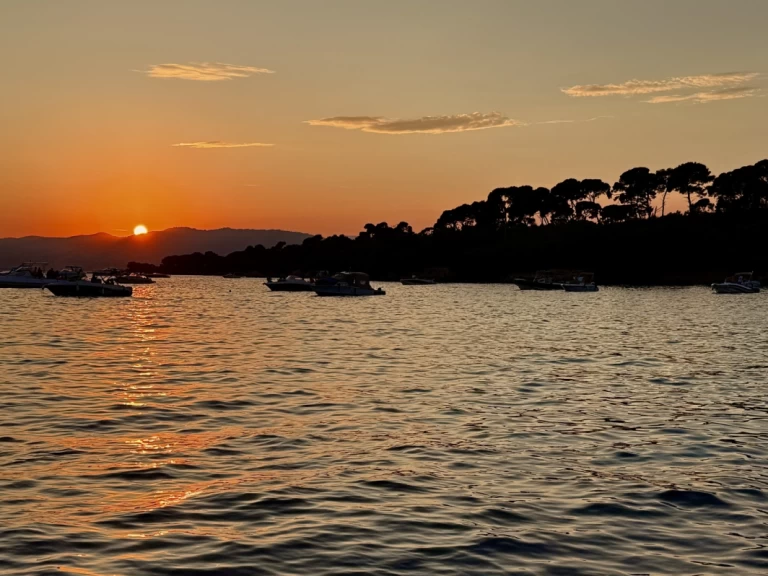 Location à Antibes - Jeanneau CAP CAMARAT sur SamBoat