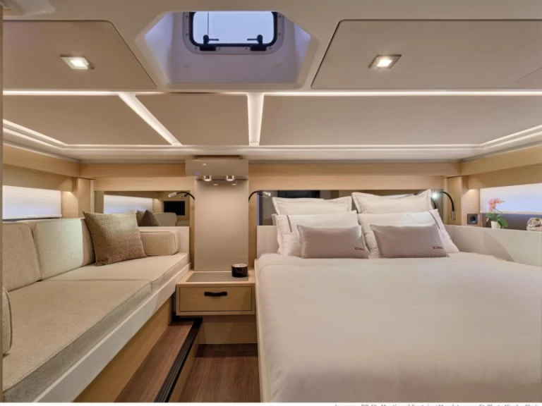 Jeanneau DB/43 a louer à Marina de Portimão