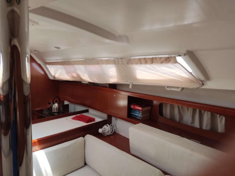 Bénéteau Oceanis 34 a louer à Néa Péramos