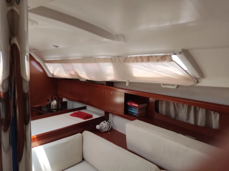 Bénéteau Oceanis 34 a louer à Néa Péramos