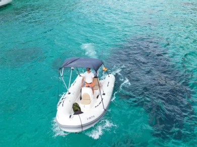 Boat rental Protender Xs 470 in Cala Figuera on Samboat