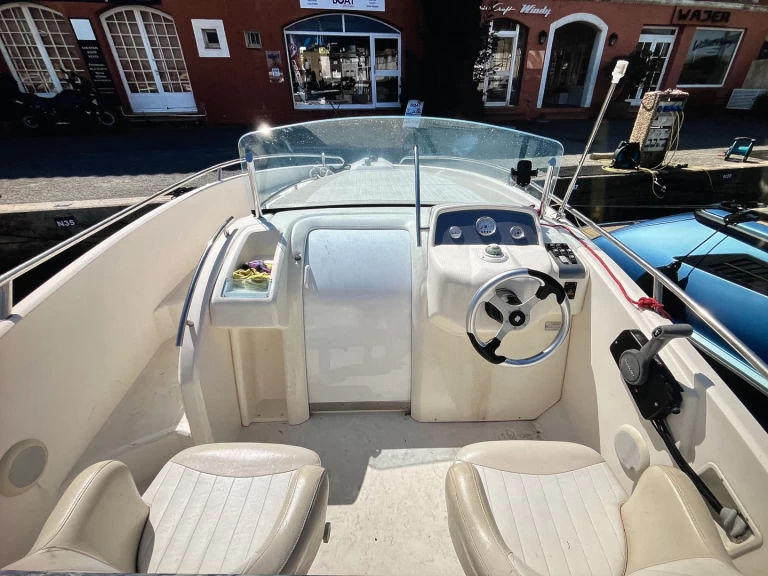 Louez un Rio Rio 650 Day Cruiser à Nice